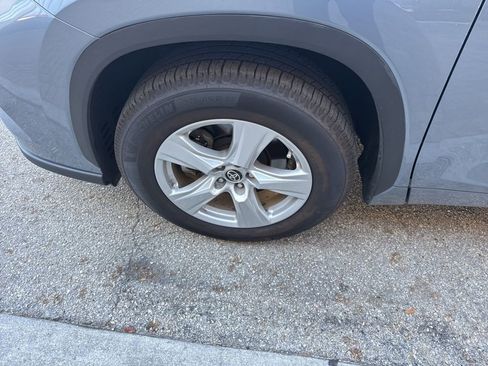 Used 2021 Toyota Highlander LE image 11