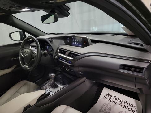 Used 2019 Lexus UX 200 w/ Premium Package image 27