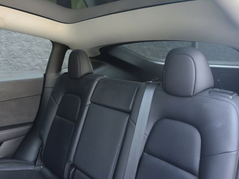 Used 2021 Tesla Model Y Long Range image 24