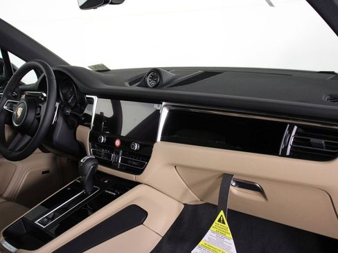 New 2026 Porsche Macan image 15