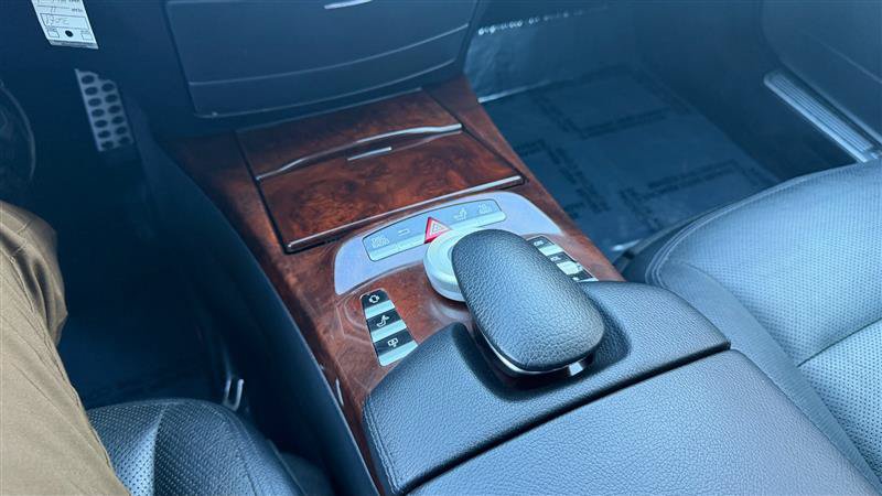Used 2011 Mercedes-Benz S 550 4MATIC w/ Sport & Premium Pkgs image 38