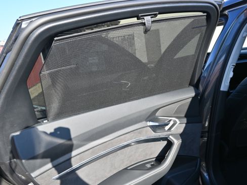 Used 2021 Audi e-tron Prestige w/ Prestige Package image 27