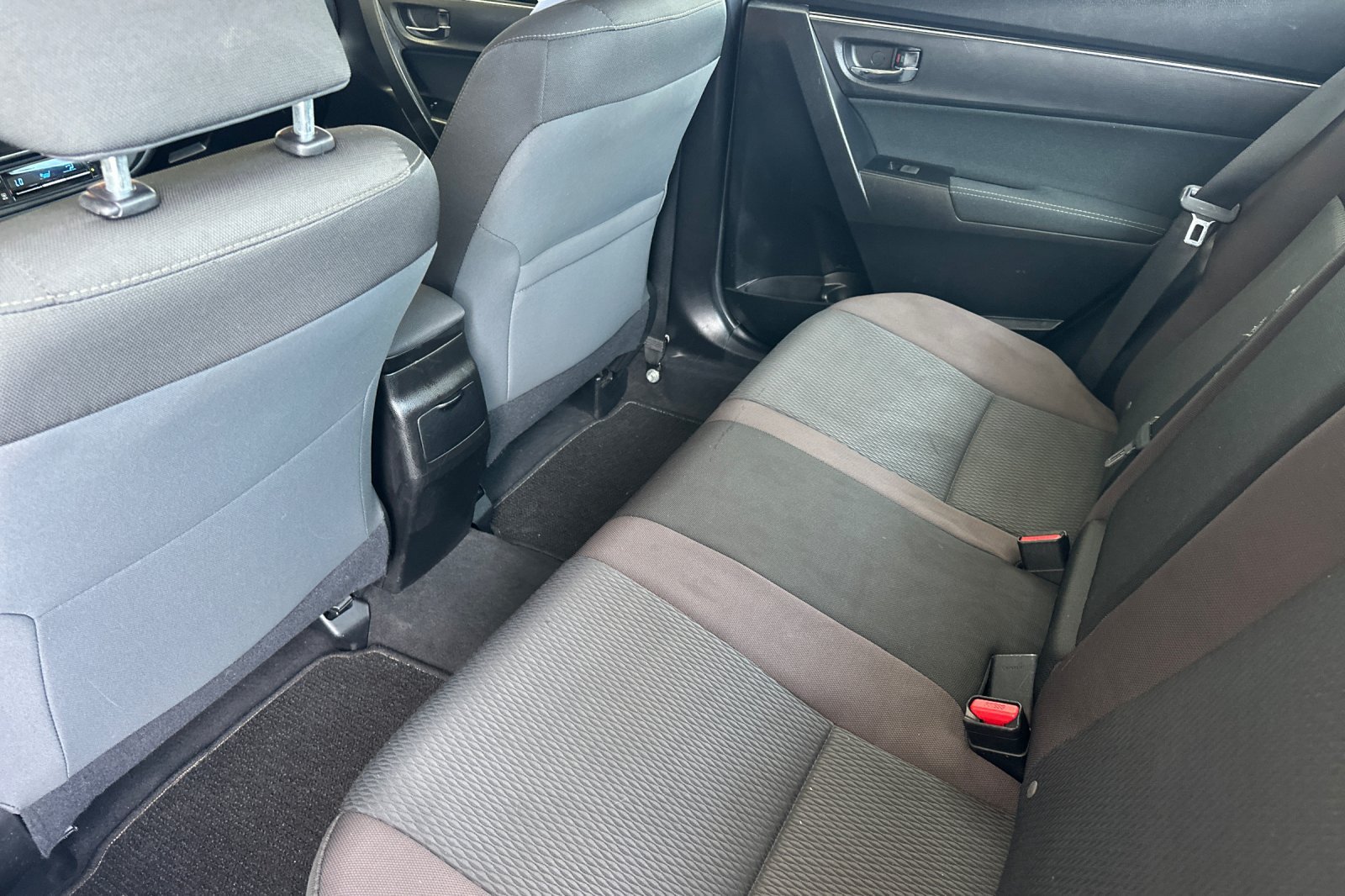 Used 2017 Toyota Corolla LE FWD image 12