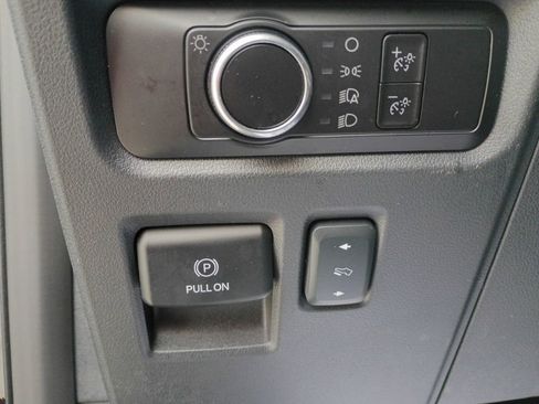 Used 2023 Ford Expedition XLT image 38