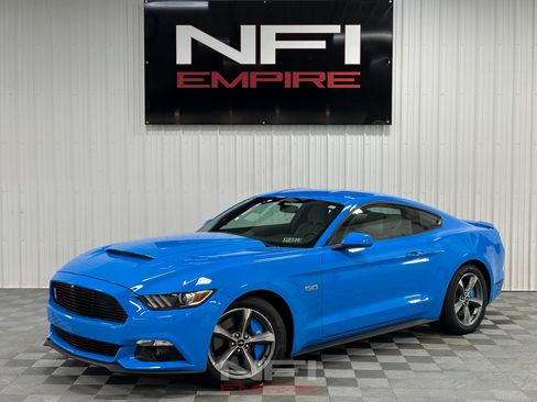 Used 2017 Ford Mustang GT RWD image 1