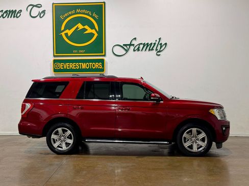 Used 2019 Ford Expedition XLT w/ Equipment Group 202A RWD image 3