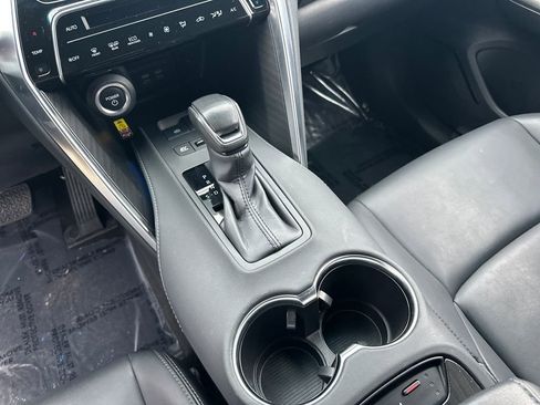 Used 2024 Toyota Venza XLE image 23