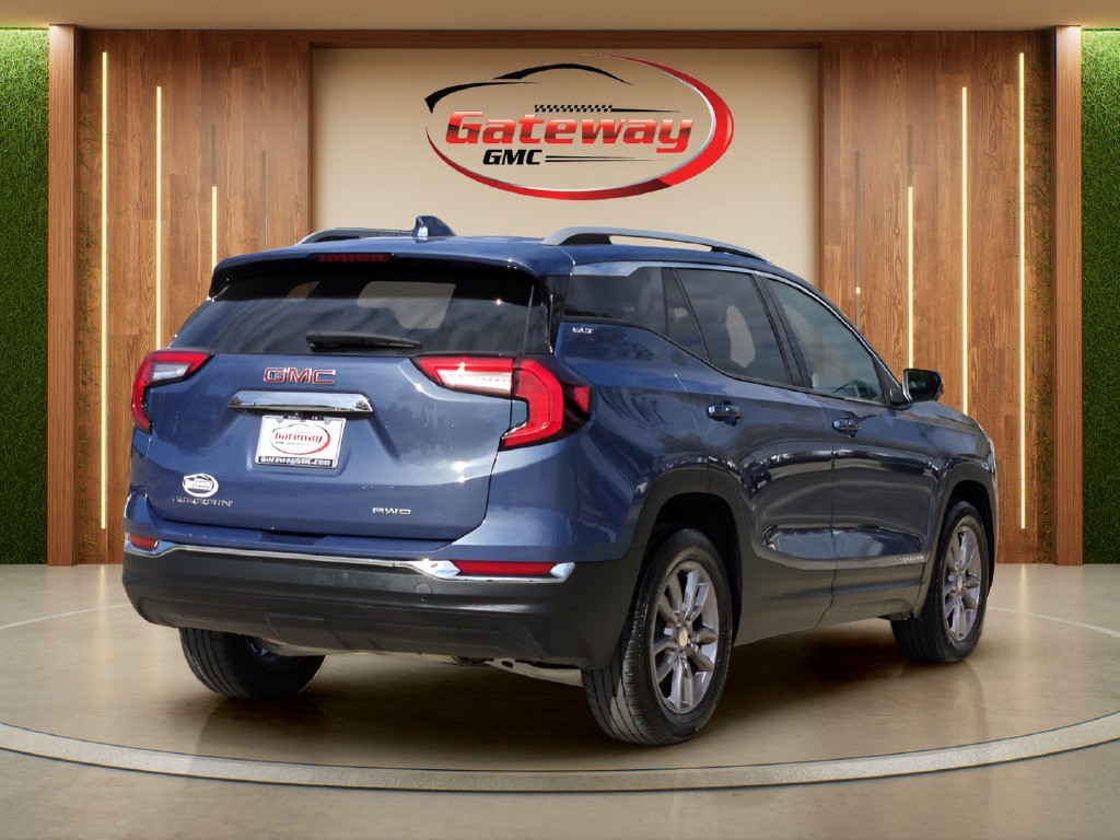 Used 2024 GMC Terrain SLT AWD/4WD image 5