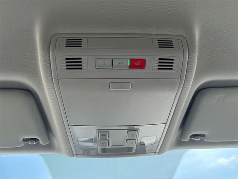 Used 2022 Volkswagen Taos SE image 19