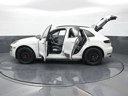 Certified 2018 Porsche Macan GTS AWD/4WD image 29