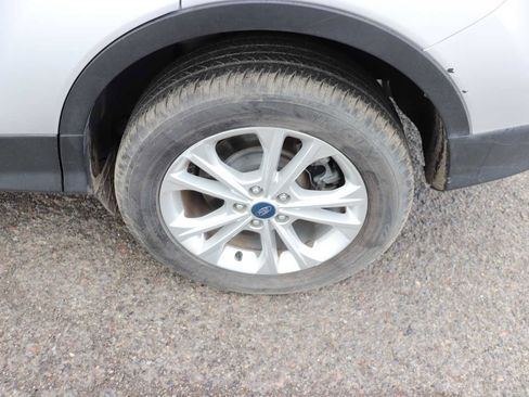 Used 2019 Ford Escape SE image 9