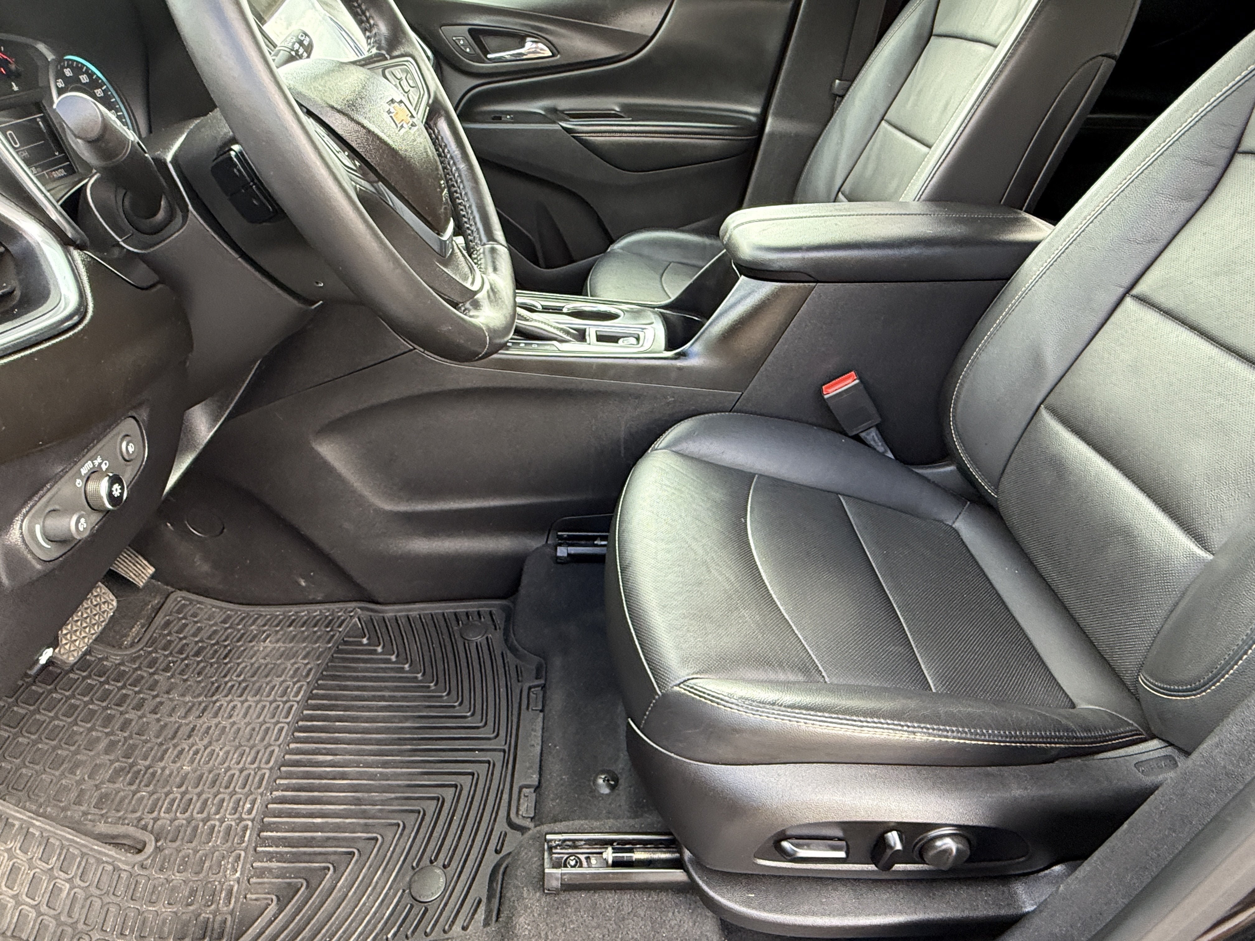 Used 2018 Chevrolet Equinox Premier FWD image 18