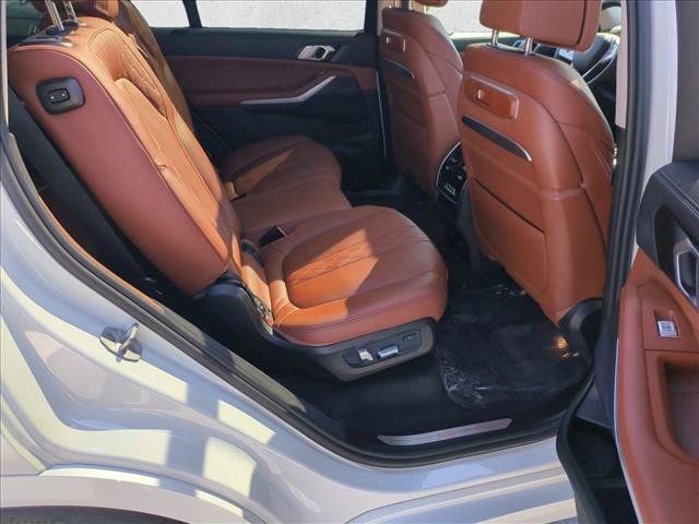 Used 2024 BMW X7 xDrive40i w/ Parking Assistance Package AWD/4WD image 23