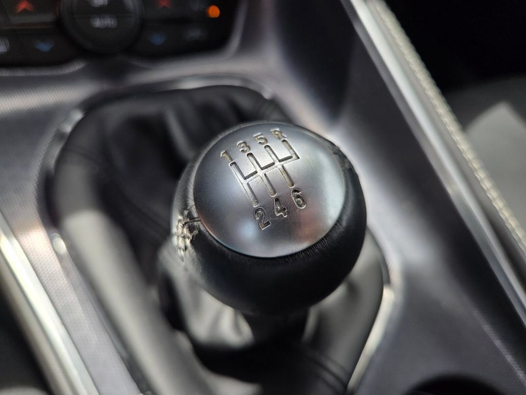 Used 2018 Dodge Challenger SRT RWD image 27