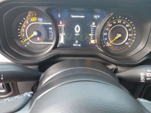Used 2025 Jeep Wrangler Unlimited Sport AWD/4WD image 7