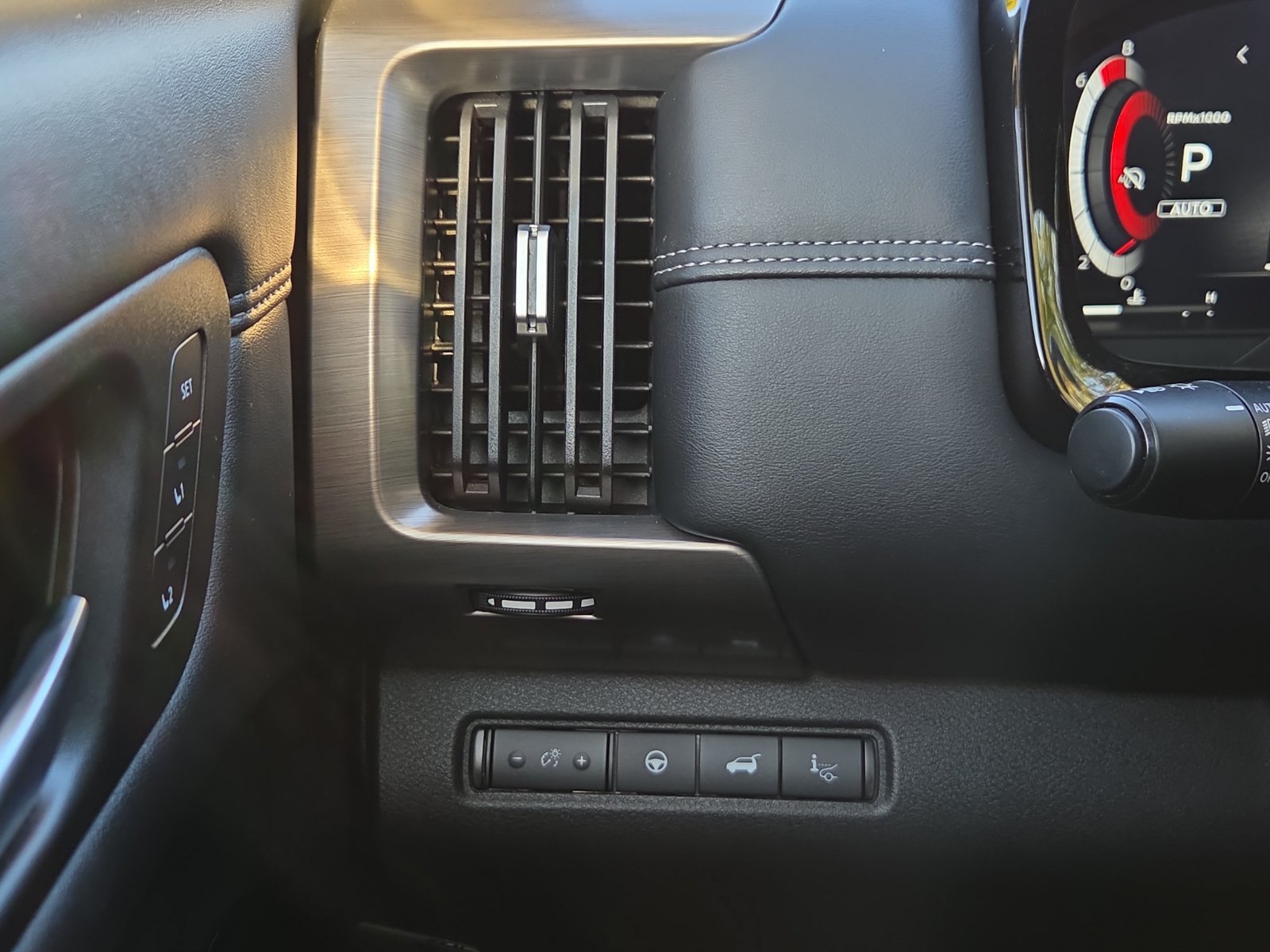 Used 2024 Nissan Pathfinder Platinum w/ Black Appearance Package AWD/4WD image 20