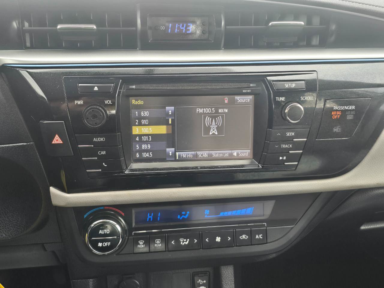 Used 2014 Toyota Corolla LE FWD image 9