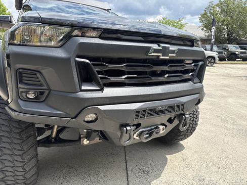 Used 2023 Chevrolet Colorado Trail Boss w/ Technology Package AWD/4WD image 12