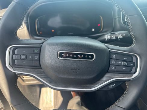 Used 2024 Jeep Wagoneer L Series II RWD image 9