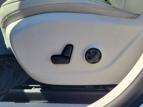 Used 2020 Jeep Cherokee Limited w/ Trailer Tow Group image 22