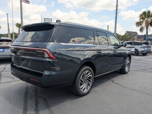 New 2026 Lincoln Navigator L Reserve AWD/4WD image 4