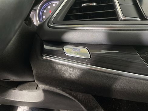 Used 2019 Buick Enclave Essence AWD/4WD image 24