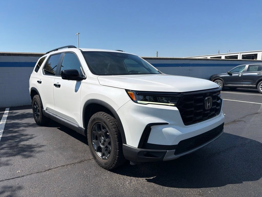 Certified 2025 Honda Pilot TrailSport image 7