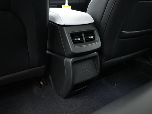 New 2026 Chevrolet Equinox EV LT w/ LPO, Blackout Package AWD/4WD image 17