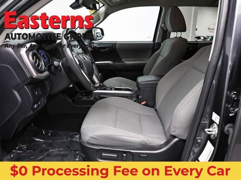 Used 2020 Toyota Tacoma SR5 AWD/4WD image 13