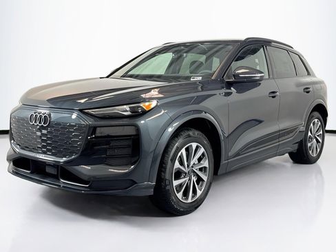 New 2027 Audi Q6 e-tron Premium image 1