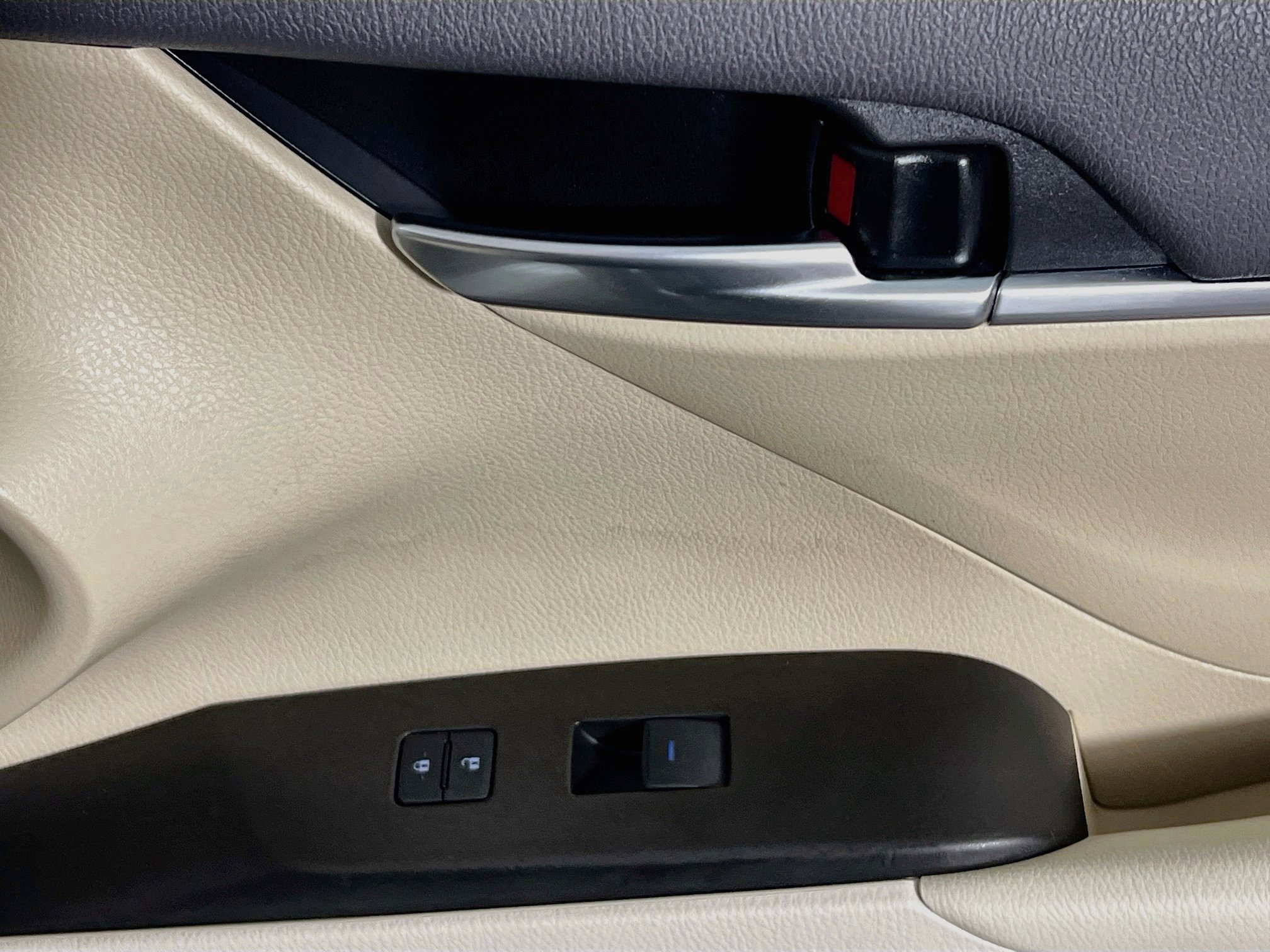 Used 2024 Toyota Camry LE w/ Convenience Package FWD image 32