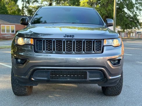 Used 2018 Jeep Grand Cherokee Altitude AWD/4WD image 9