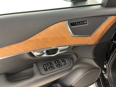 Used 2022 Volvo XC90 T5 Momentum AWD/4WD image 13