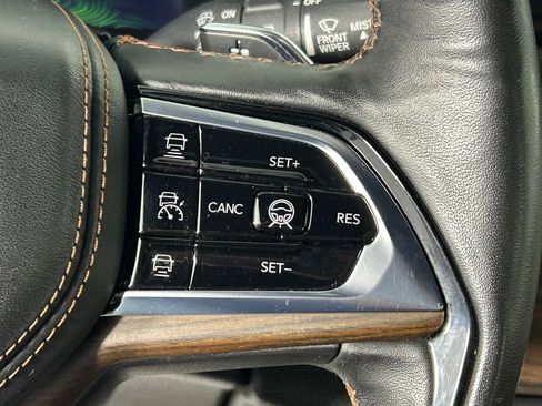 Used 2022 Jeep Grand Cherokee Summit w/ Advanced Protech Group IV AWD/4WD image 31