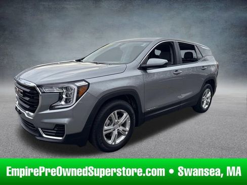 Used 2024 GMC Terrain SLE image 1