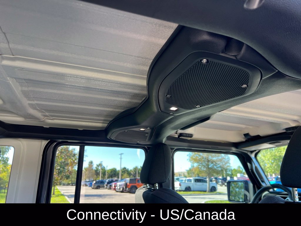 Used 2025 Jeep Wrangler Unlimited Sahara w/ Technology Group AWD/4WD image 17