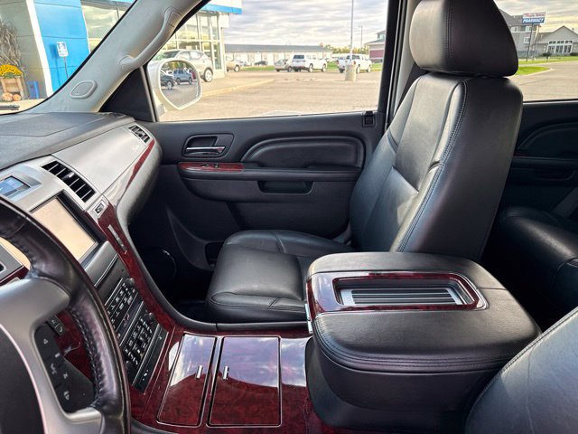 Used 2013 Cadillac Escalade Premium AWD/4WD image 23