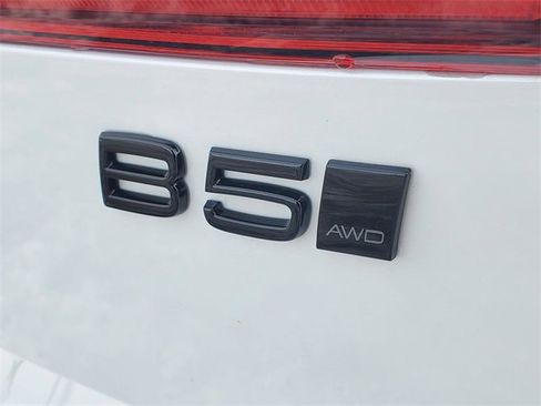 New 2026 Volvo XC60 B5 Ultra w/ Protection Package Premier image 8