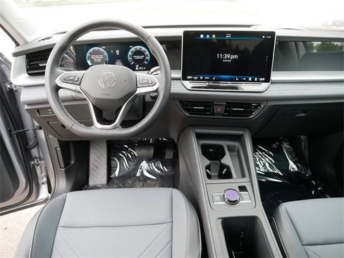 New 2025 Volkswagen Tiguan SE image 9