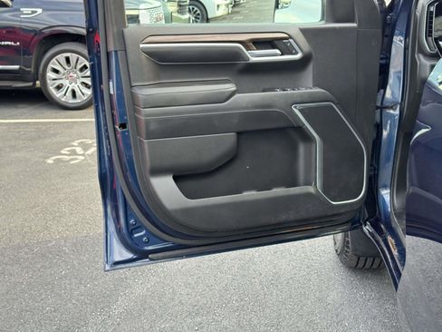 Used 2022 Chevrolet Silverado 1500 LT AWD/4WD image 17