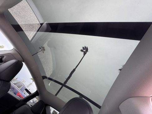 Used 2023 Tesla Model Y Long Range image 21