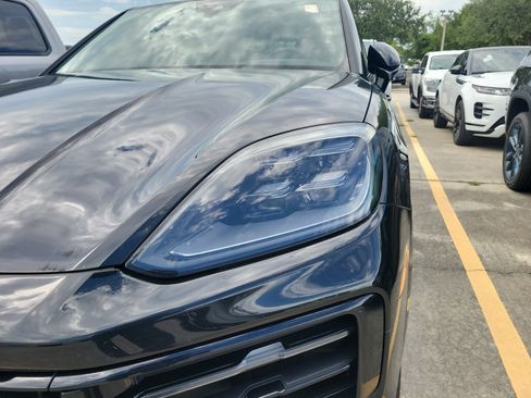Used 2026 Porsche Cayenne S AWD/4WD image 4