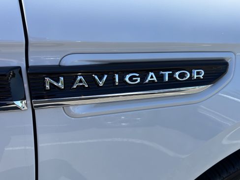 Used 2023 Lincoln Navigator L Black Label AWD/4WD image 12
