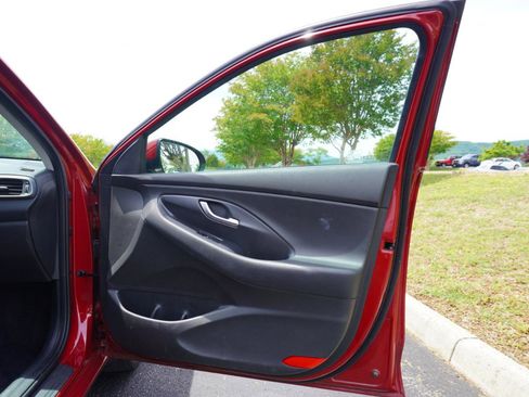 Used 2018 Hyundai Elantra GT FWD image 20