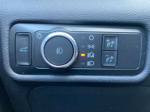 Certified 2022 Ford Explorer XLT w/ Equipment Group 202A image 22