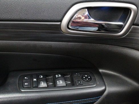 Used 2019 Jeep Grand Cherokee Laredo image 17