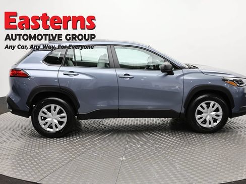 Used 2025 Toyota Corolla Cross L FWD image 4
