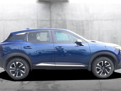 Certified 2025 Nissan Kicks SV AWD/4WD image 5