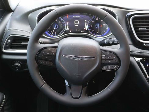 New 2026 Chrysler Pacifica Select w/ S Appearance Package FWD image 15