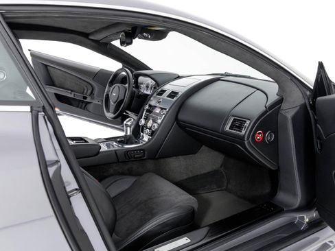 Used 2009 Aston Martin DBS Coupe image 33